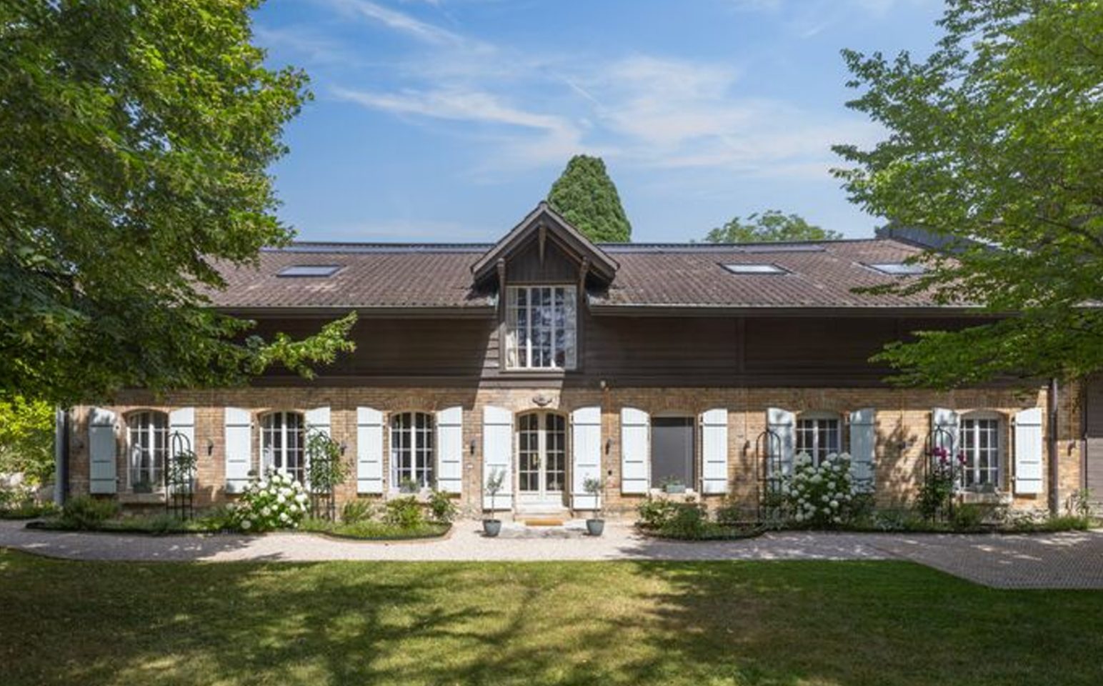 Magnifique corps de ferme rénové avec annexe et piscine