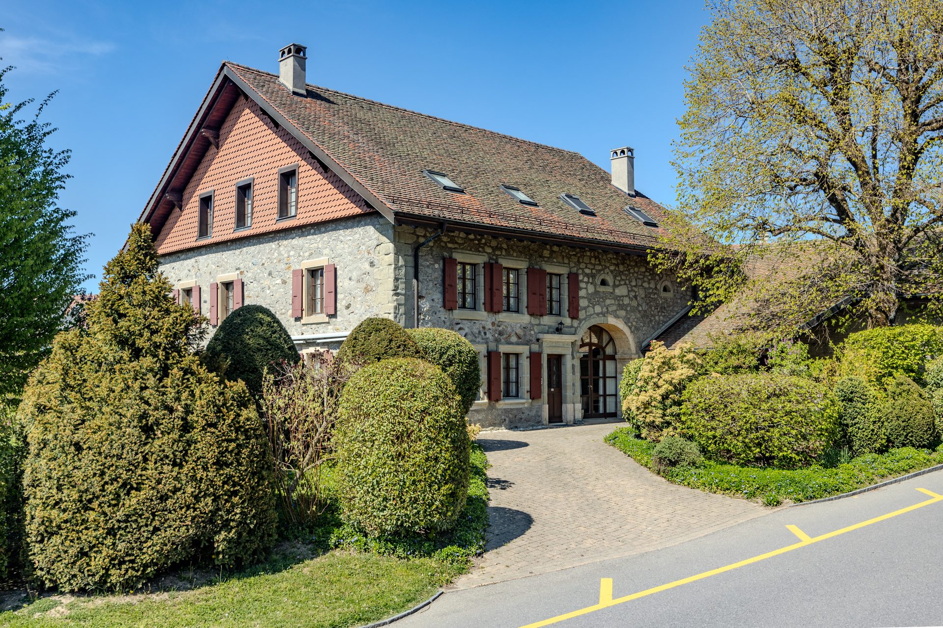 Ancienne ferme vaudoise rénovée avec potentiel