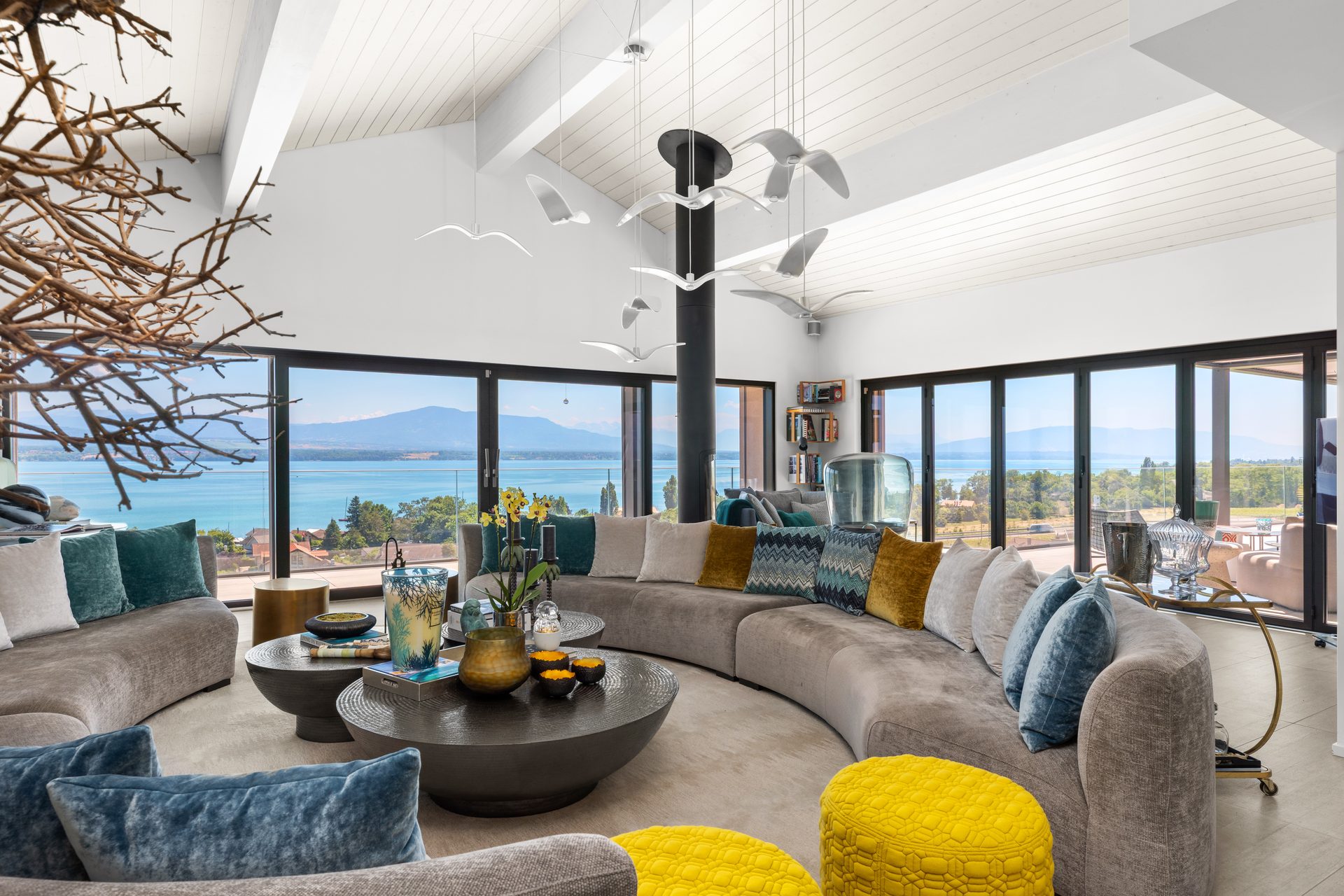 Lounge facing the lake