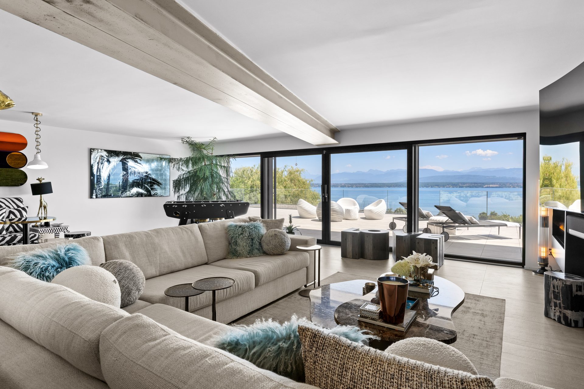 Family room opening onto the terrace