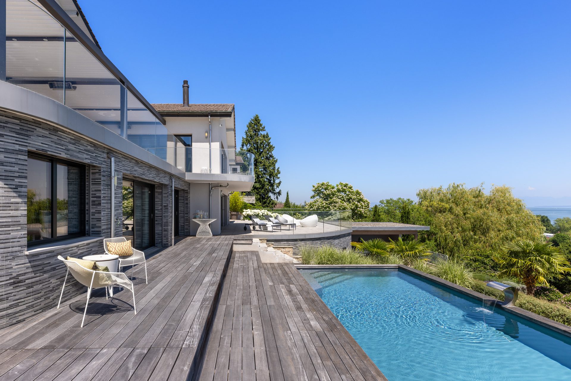 The house and pool facing the lake