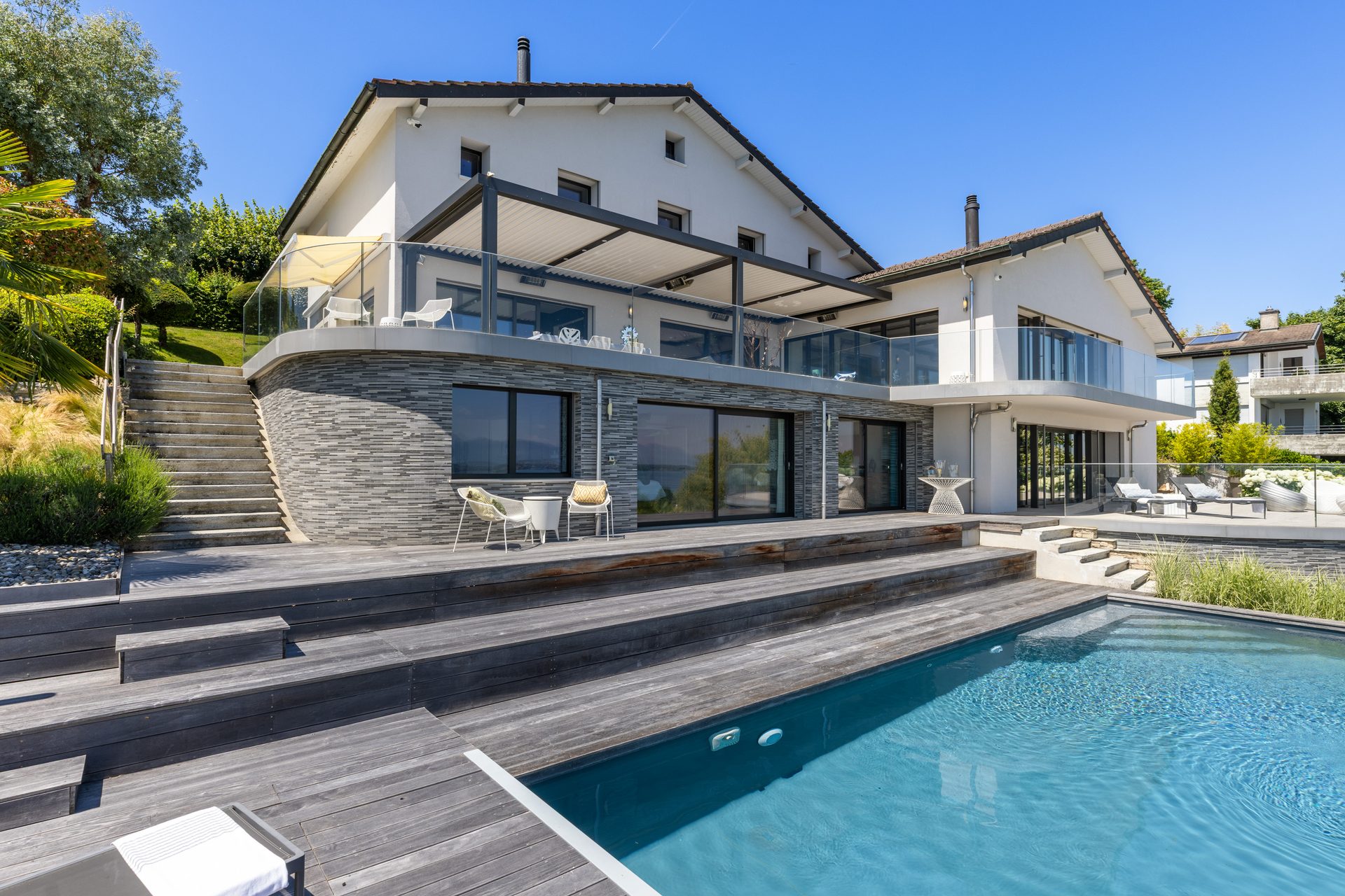South facade of the villa seen from the pool