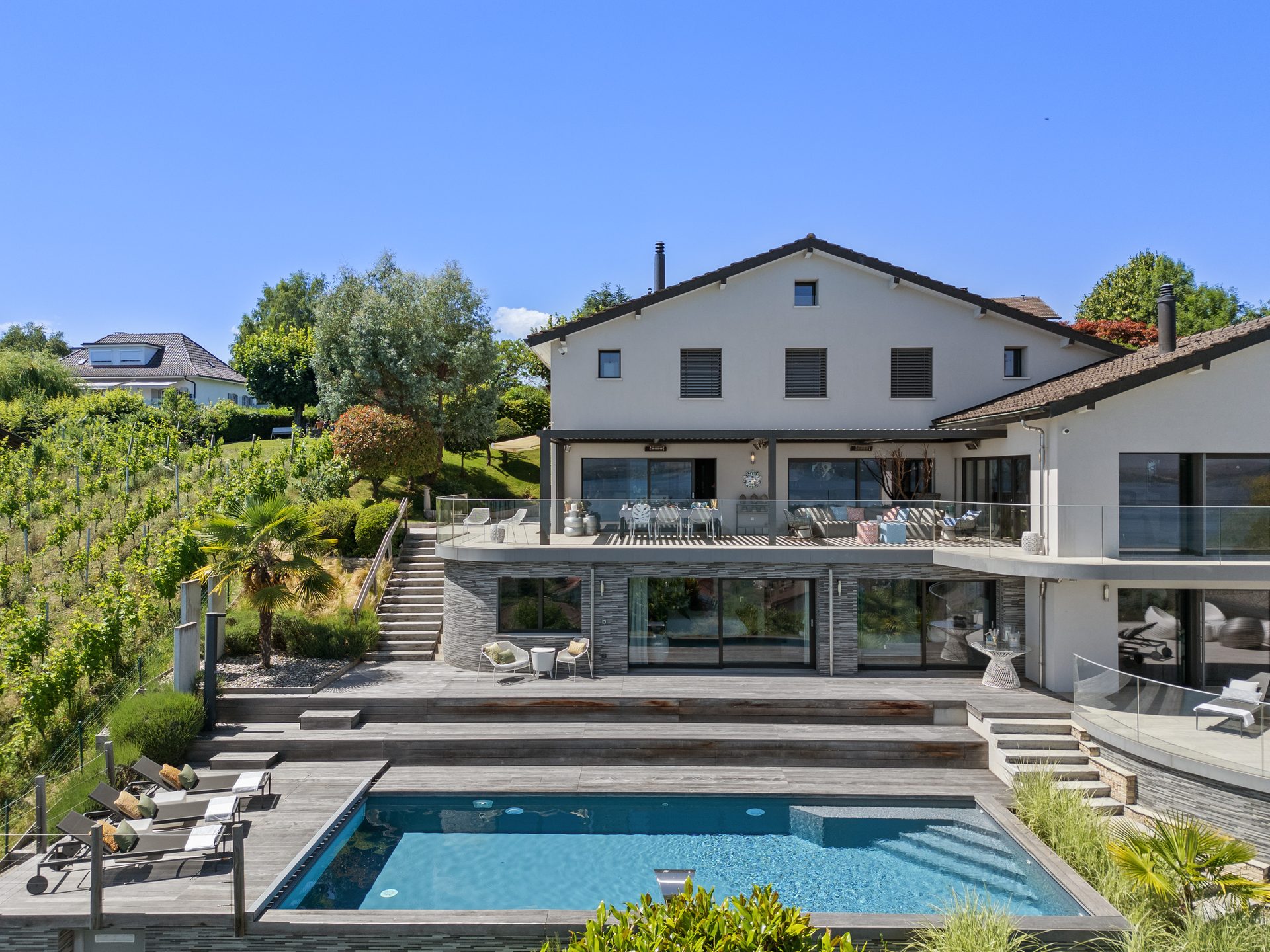 South facade of the villa and swimming pool, facing Lake Geneva