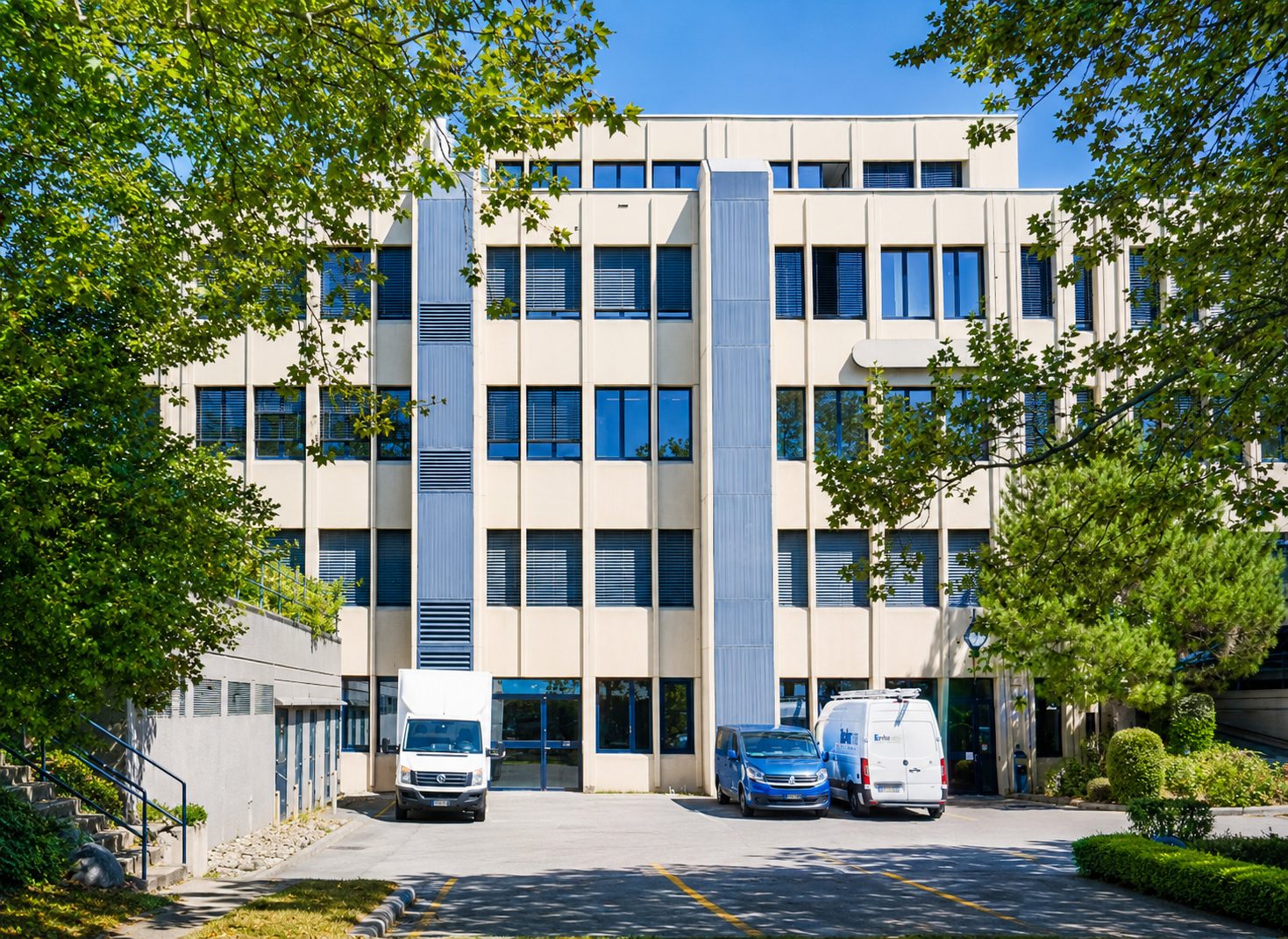 Bureaux idéalement situés — vue principale