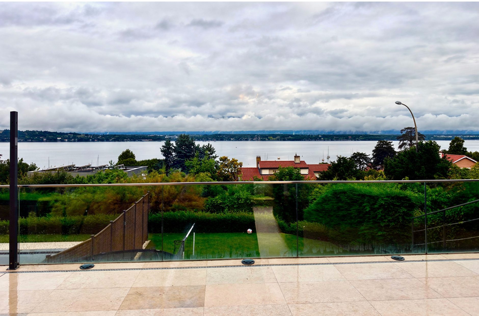 Villa jumelée meublée avec vue lac — vue principale